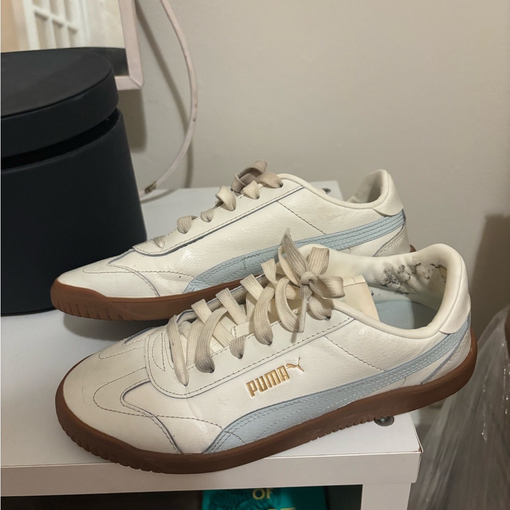 PUMA Women's Club 5v5 Sneaker White Gold